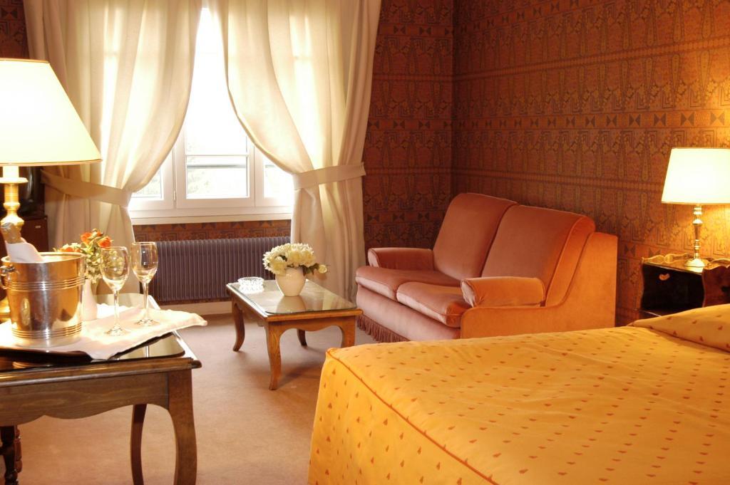 Hostellerie La Huchette Replonges Rom bilde